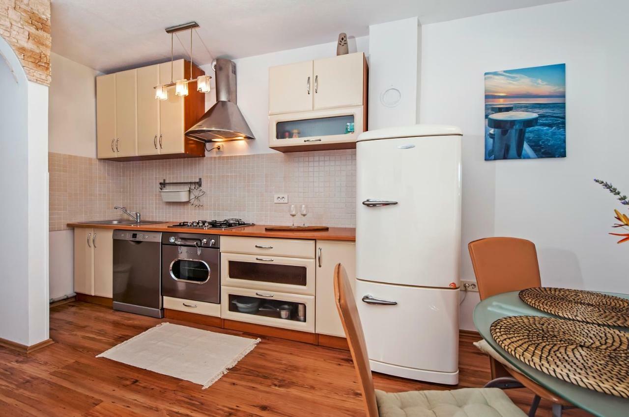 Apartment Thalassa Rovigno Esterno foto