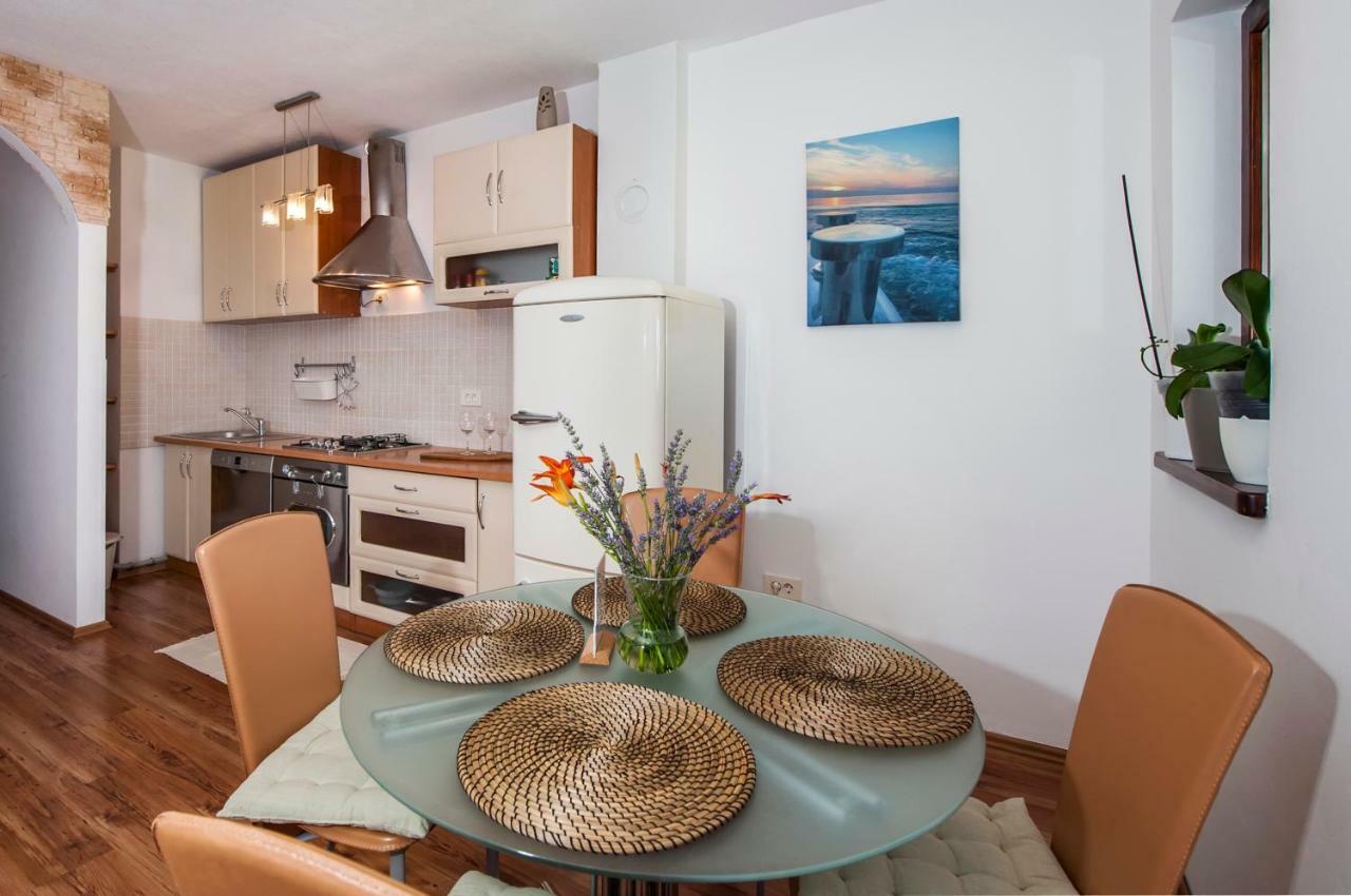 Apartment Thalassa Rovigno Esterno foto