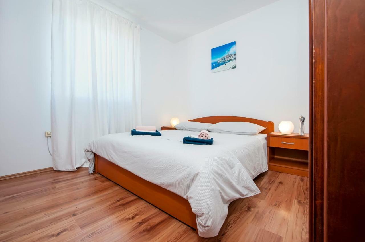 Apartment Thalassa Rovigno Esterno foto