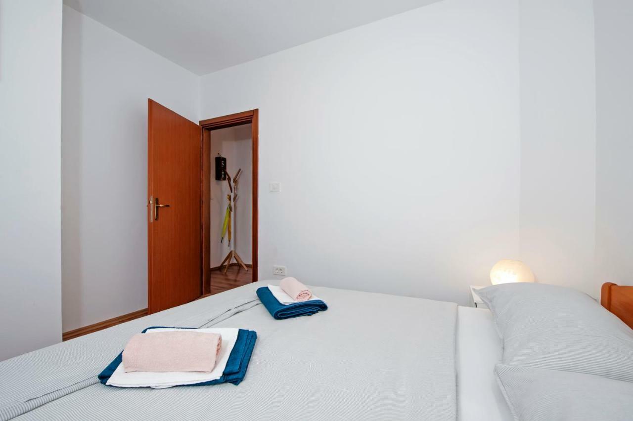 Apartment Thalassa Rovigno Esterno foto