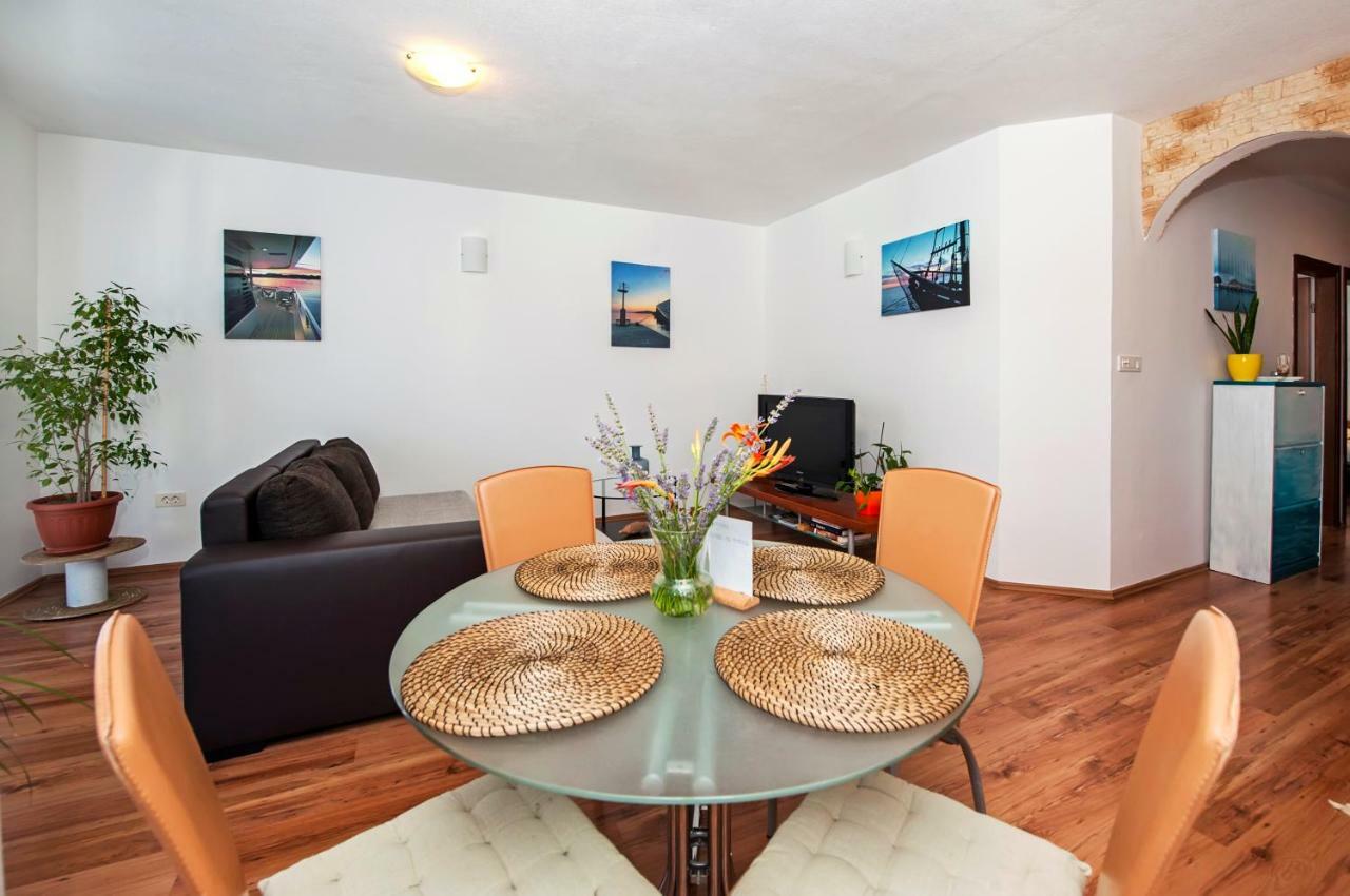 Apartment Thalassa Rovigno Esterno foto