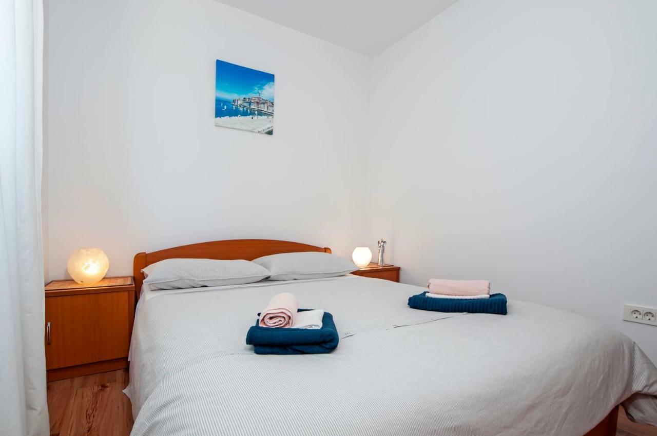 Apartment Thalassa Rovigno Esterno foto