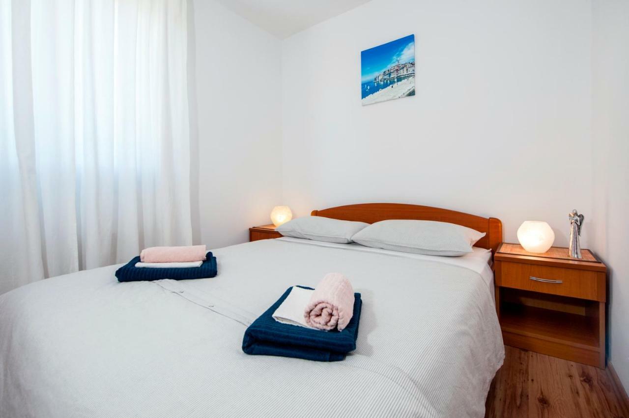 Apartment Thalassa Rovigno Esterno foto