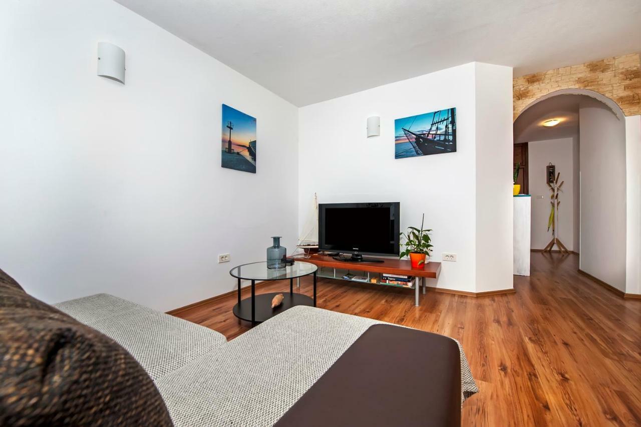 Apartment Thalassa Rovigno Esterno foto
