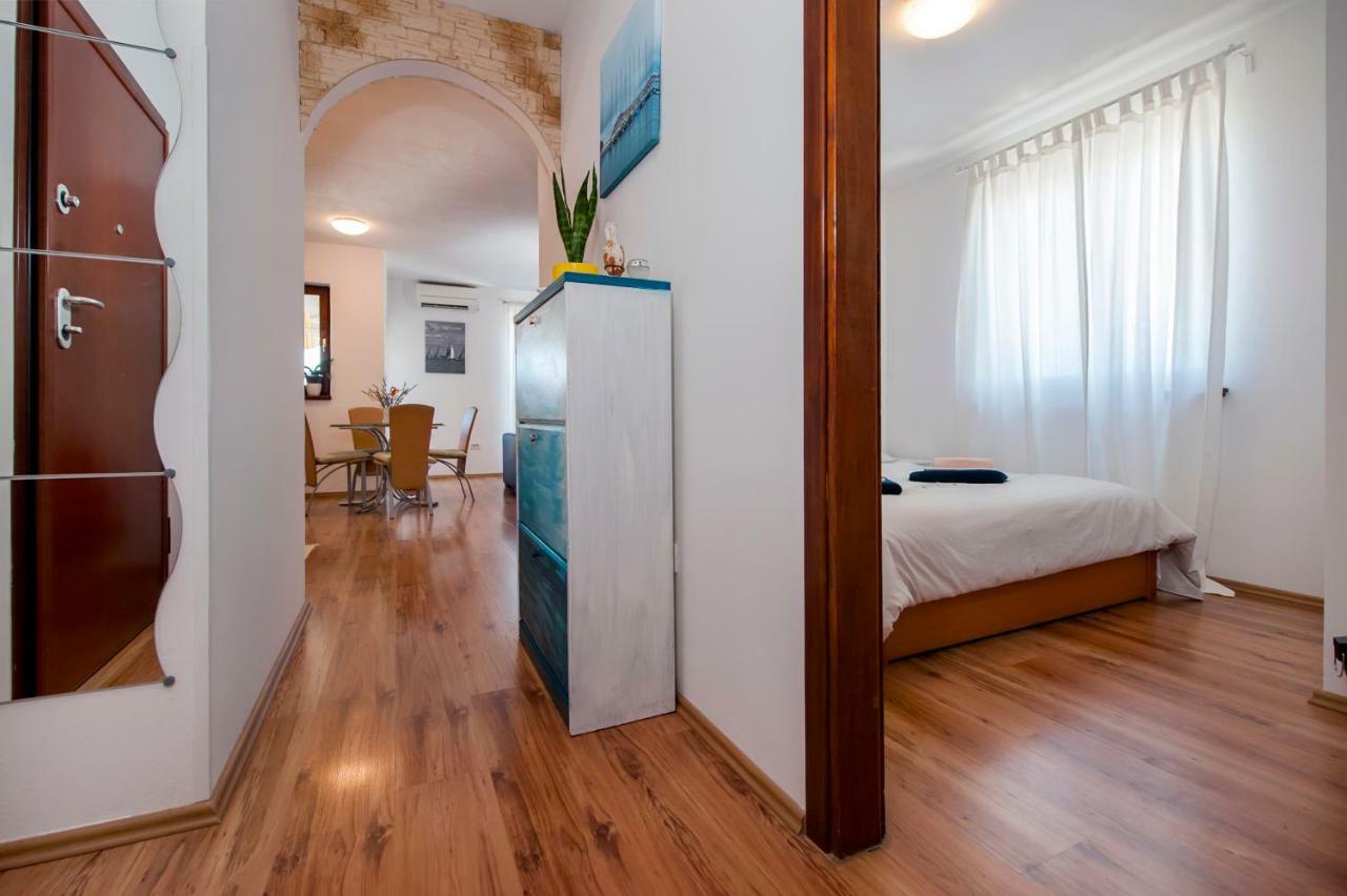 Apartment Thalassa Rovigno Esterno foto