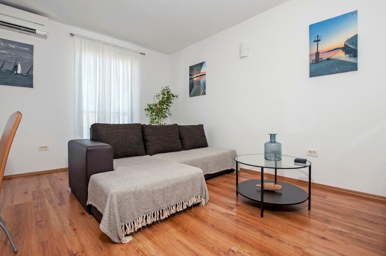 Apartment Thalassa Rovigno Esterno foto