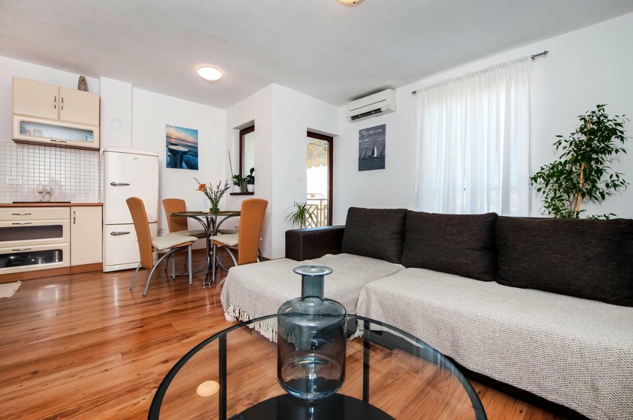 Apartment Thalassa Rovigno Esterno foto