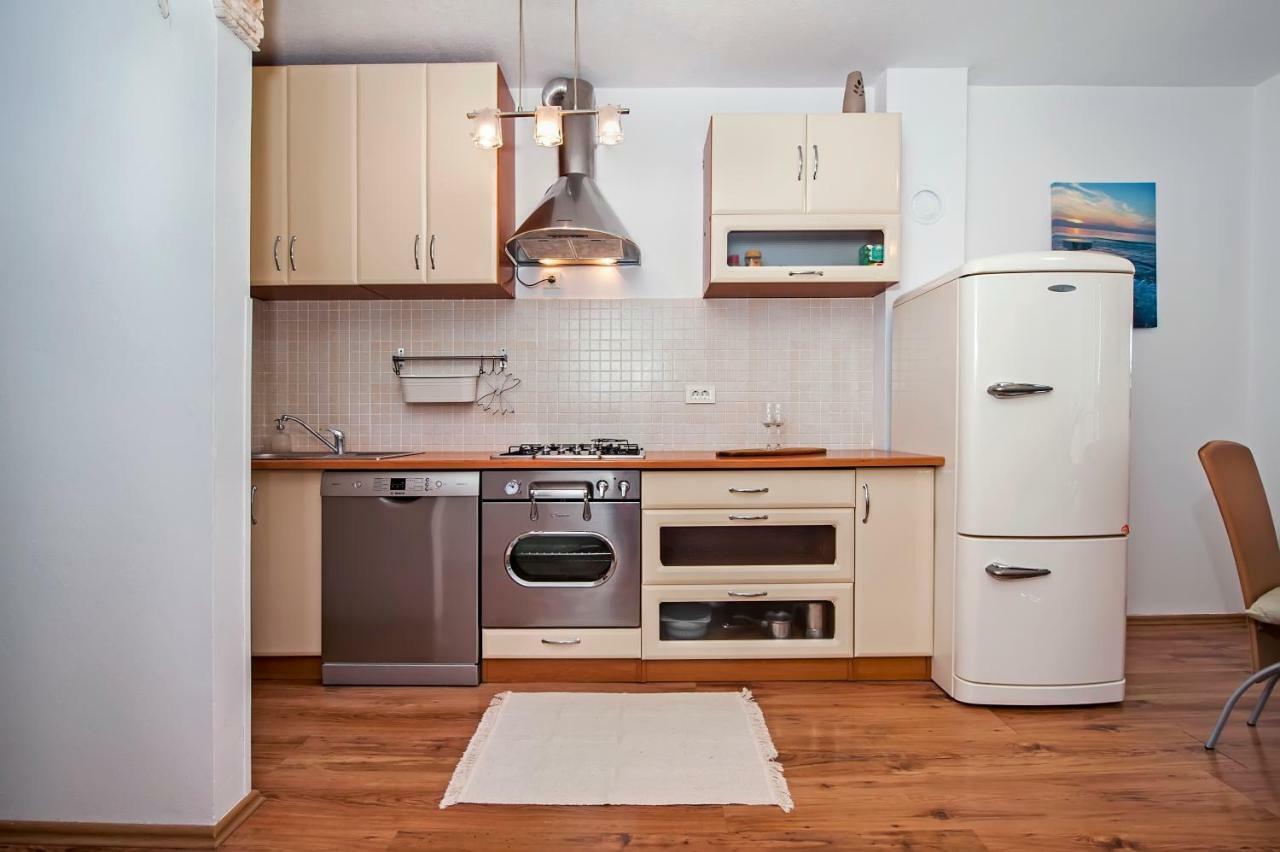 Apartment Thalassa Rovigno Esterno foto